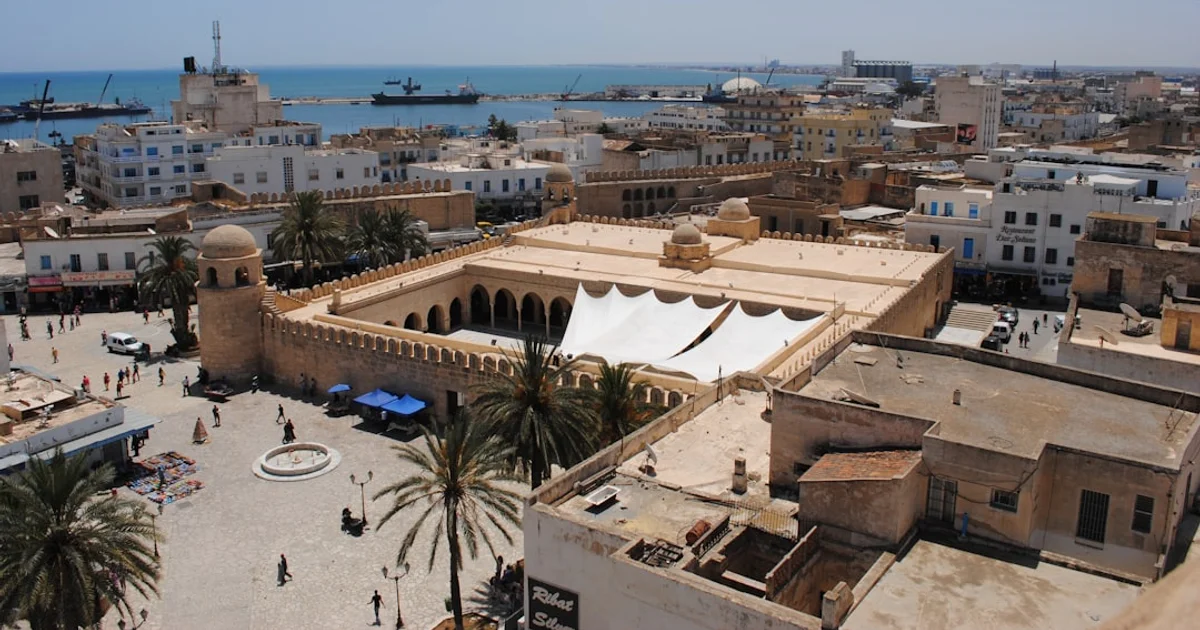 Villas et immeubles résidentiels d'El Menzah à Tunis, rues arborées et calmes